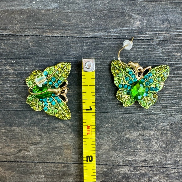 Green & Blue Sparkly Butterfly Dangle Drop Gold Tone Rhinestone Crystal Earrings - Picture 7 of 7